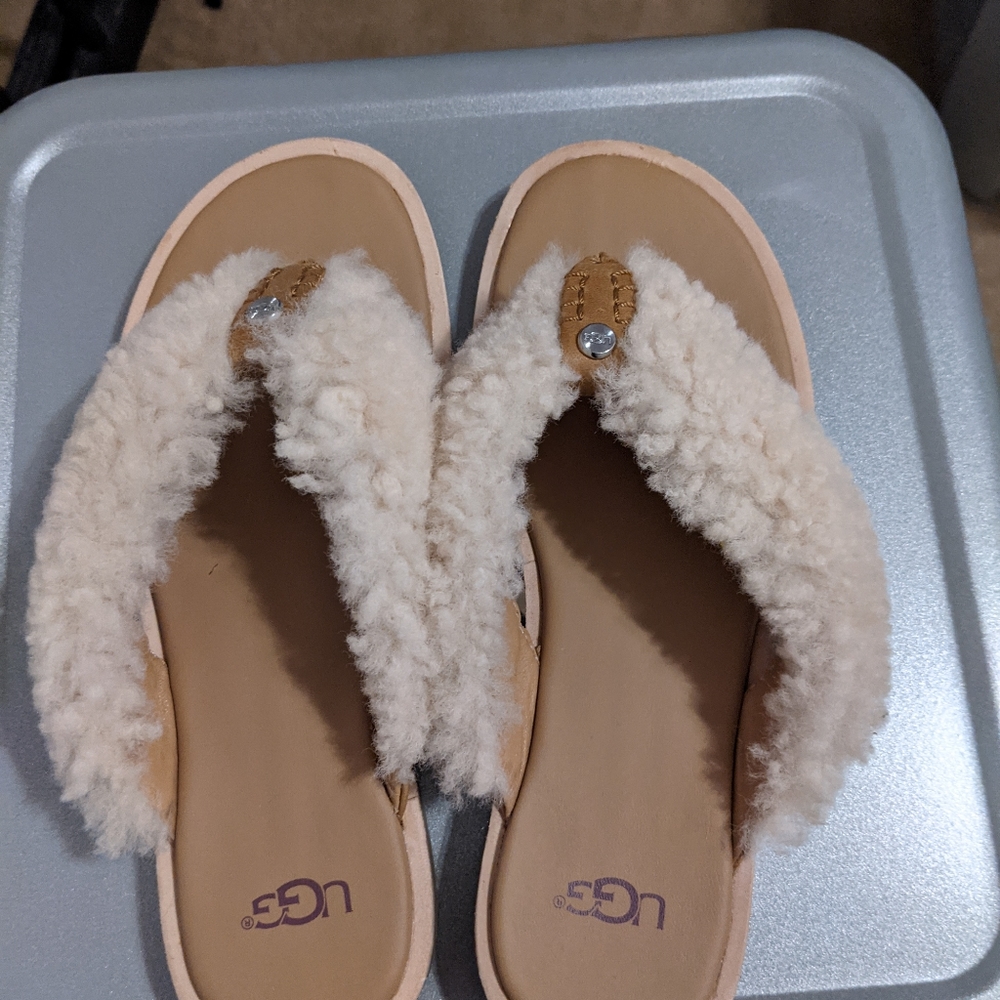 NWOT UGG ALICIA FLIP FLOP ***SALE****